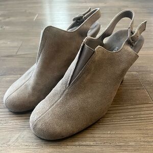 (Aerosoles) Role Back Sling Back heels in Grey Suede